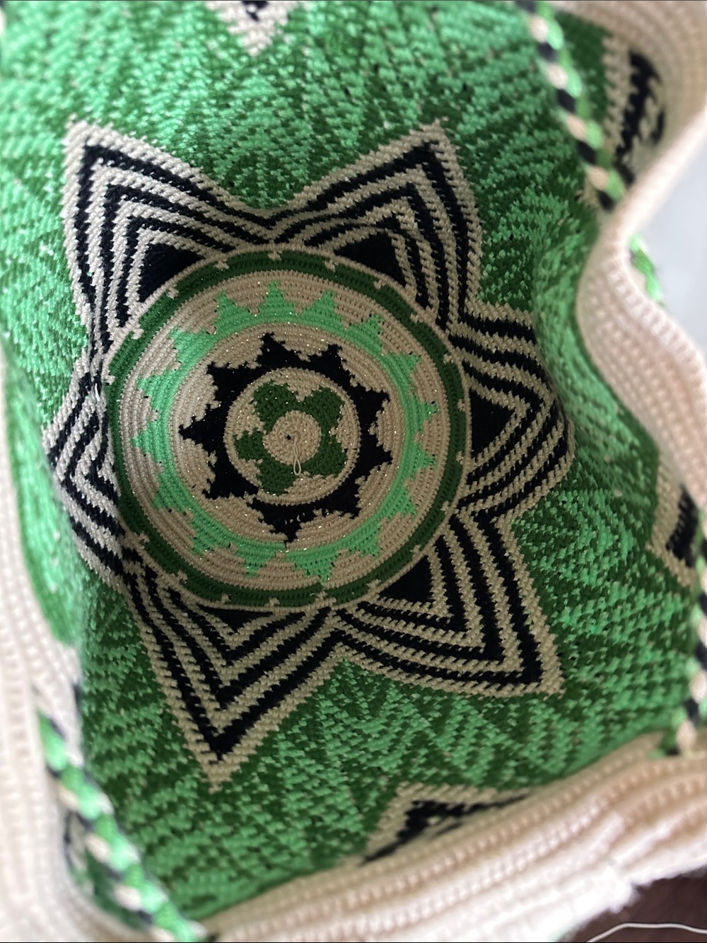 NEW Handmade Columbian Wayuu Mochila in Green Tan & Black,  Drawstring & Tassels - Picture 7 of 8